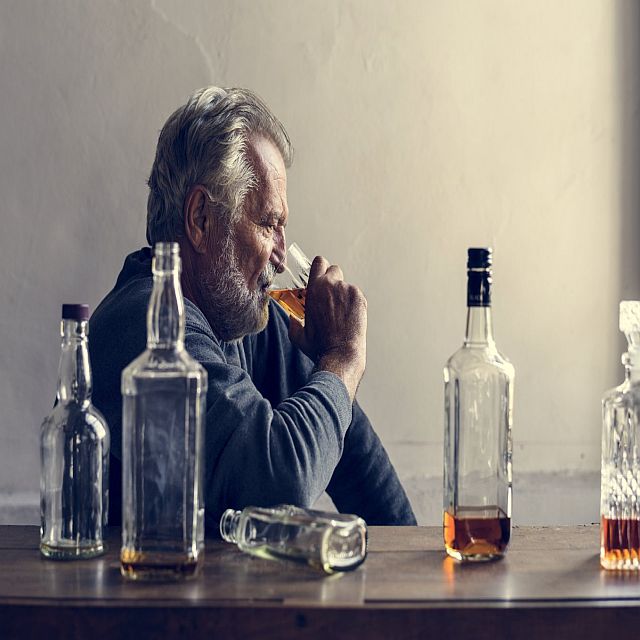 piosenka Ptak Bez Skrzydeł z albumu pod ziemią nad chmurami